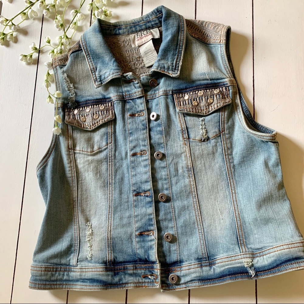 BKE Outerwear Women’s button up jean vest, size L